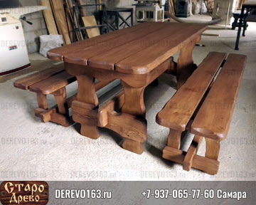 Мебель из дерева стол и скамьи в баню